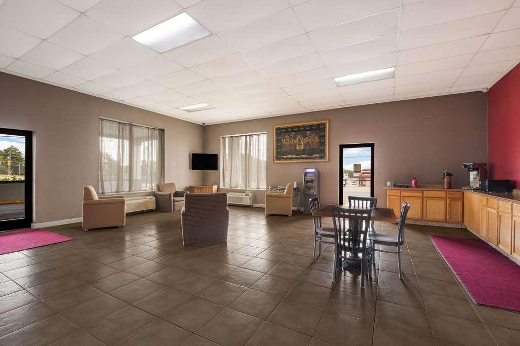 Suburban Studios Cleveland Tn I-75 Restaurant photo